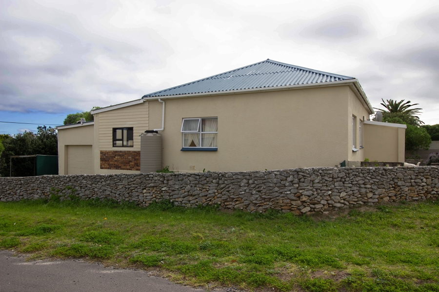 4 Bedroom Property for Sale in Gansbaai Central Western Cape